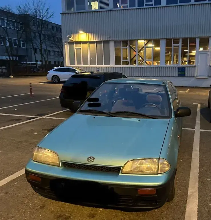 Usata Suzuki Swift 53 CV (38 kW) 1995 Blu Berlina