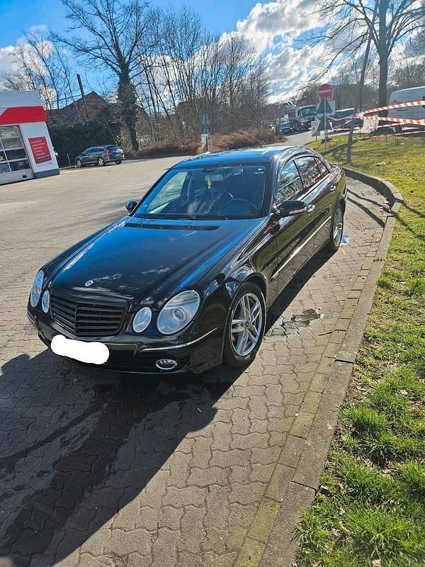 Schwarz Gebraucht 2006 Mercedes E220 Limousine | 4.499 € (Fairer Preis) - Bild 1/4