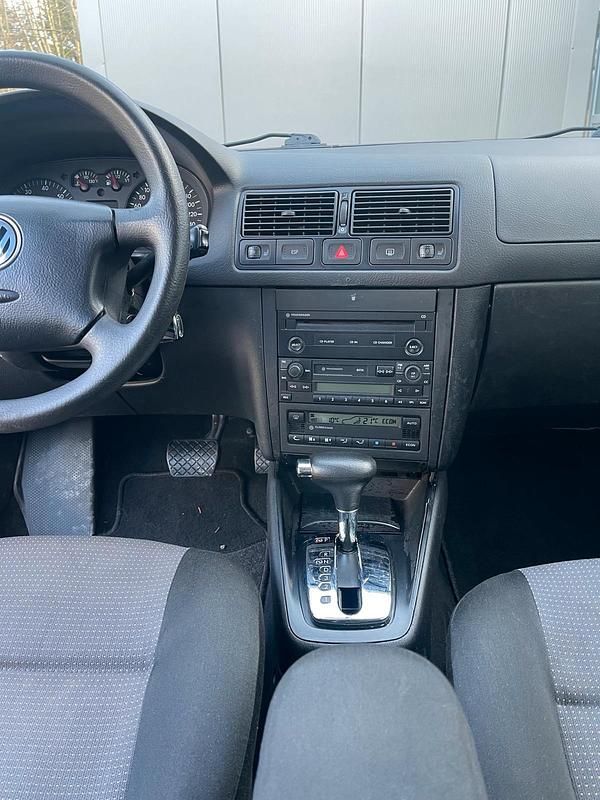 Gebraucht VW Golf IV 75 PS (55 kW) 2001 Blau Kleinwagen