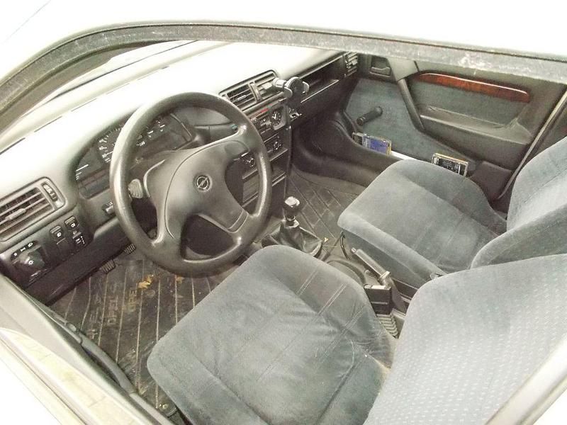 Gebraucht Opel Vectra 90 PS (66 kW) 1992 Limousine