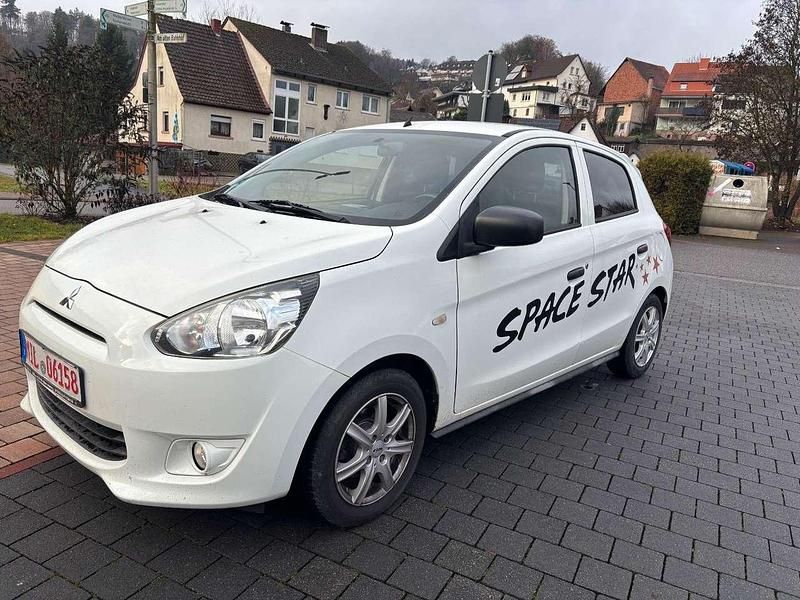 Weiß Gebraucht 2013 Mitsubishi Space Star Kleinwagen | 2.500 € (Fairer Preis) - Bild 1/4