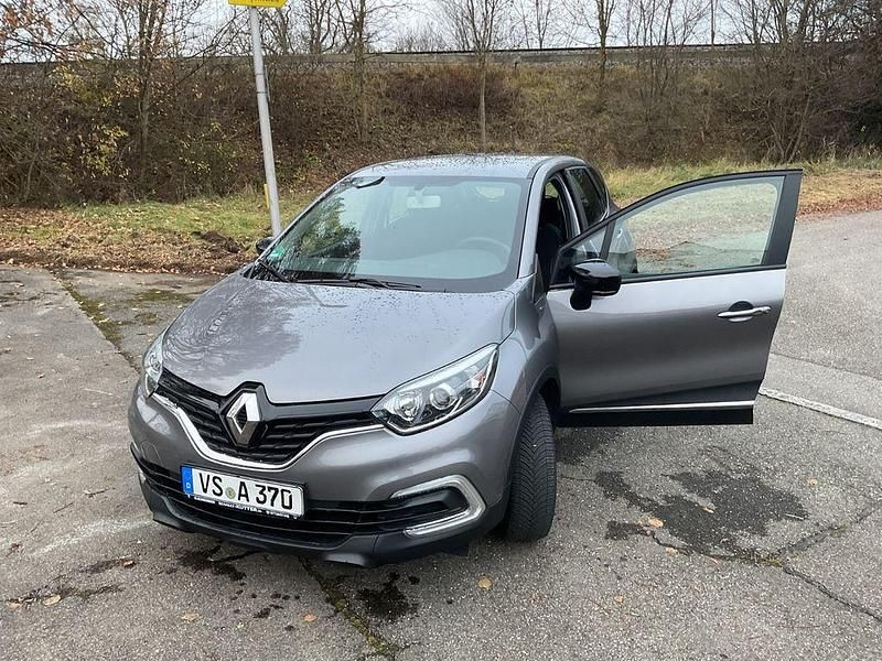Grau Gebraucht 2019 Renault Captur LIMITED SUV | 12.200 € (Guter Preis) - Bild 1/4