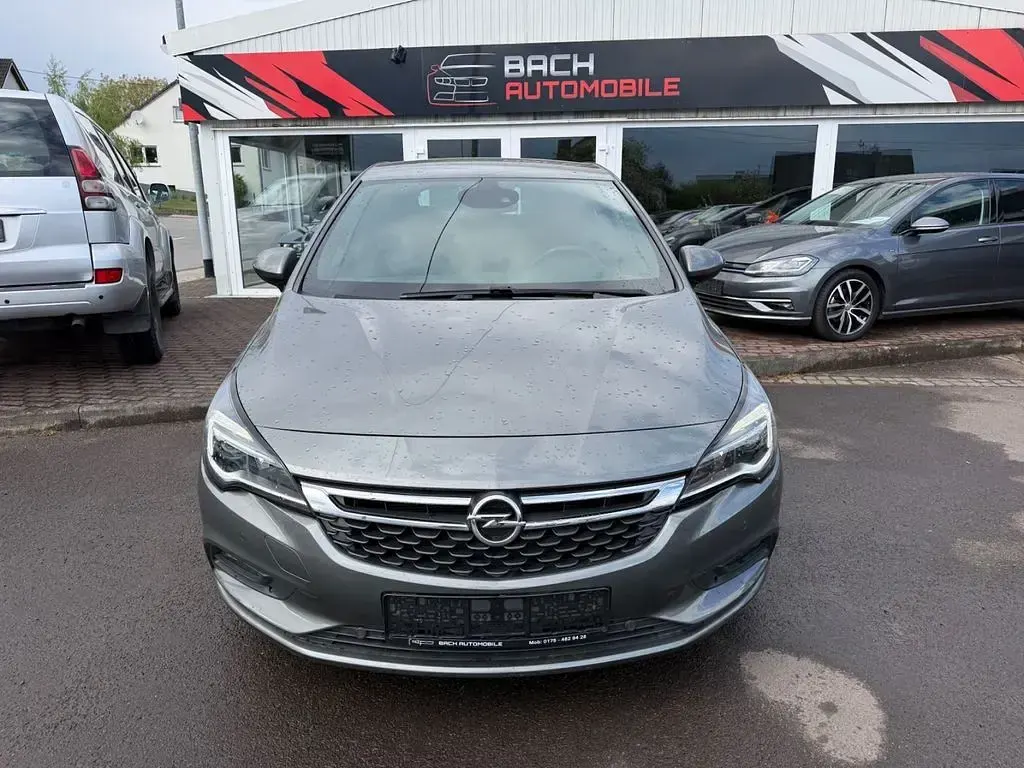 Używany Opel Astra Dynamic 125 KM (91 kW) 2017 Sedan/Limuzyna