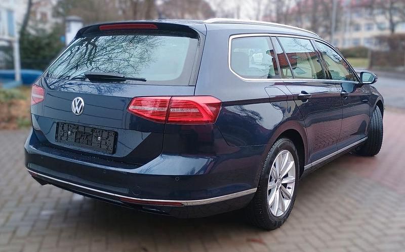 Gebraucht VW Passat Highline 179 PS (131 kW) 2016 Blau Kombi