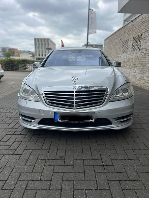 Silber Gebraucht 2010 Mercedes S500 AMG Limousine | 7.299 € - Bild 1/4