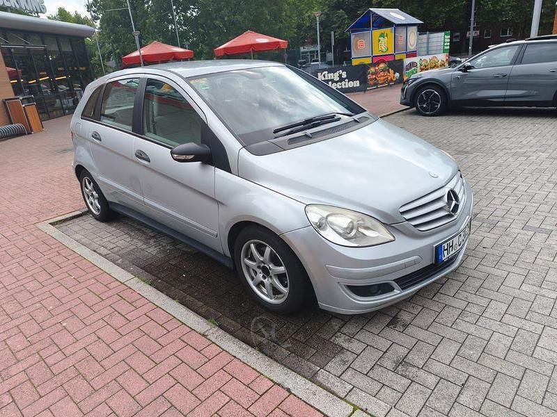 Silber Gebraucht 2005 Mercedes B180 Van / Kleinbus | 2.999 € (Fairer Preis) - Bild 1/3