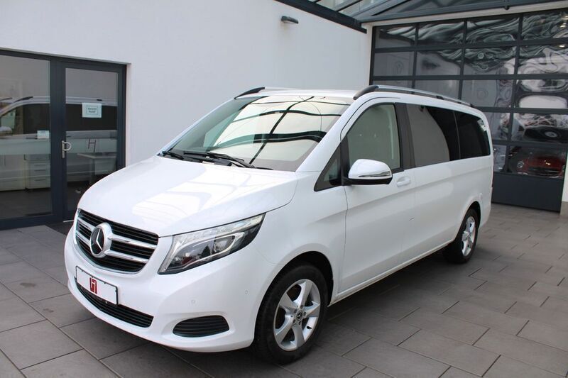 Weiß Gebraucht 2018 Mercedes V220 Edition Van / Kleinbus | 32.985 € (Superpreis) - Bild 1/4