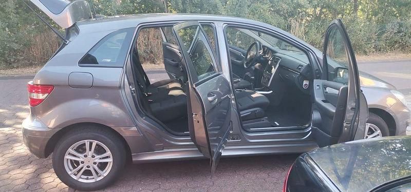 Gebraucht Mercedes B170 116 PS (85 kW) 2008 Silber Van / Kleinbus