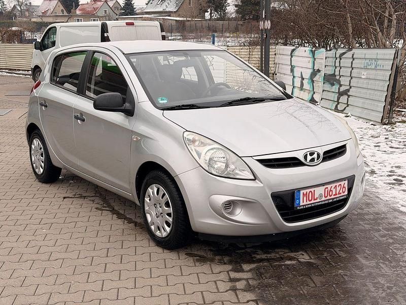 Gebraucht Hyundai i20 Classic 77 PS (56 kW) 2008 Silber Limousine