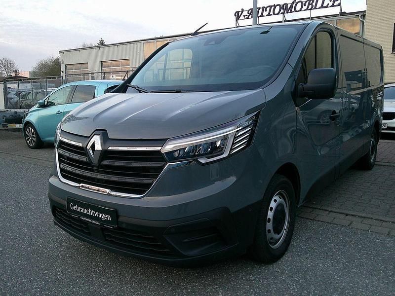 Gebraucht Renault Trafic Komfort 150 PS (110 kW) 2022 Grau Van / Kleinbus