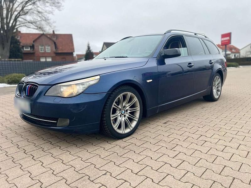 Gebraucht BMW 530 234 PS (172 kW) 2008 Blau Kombi