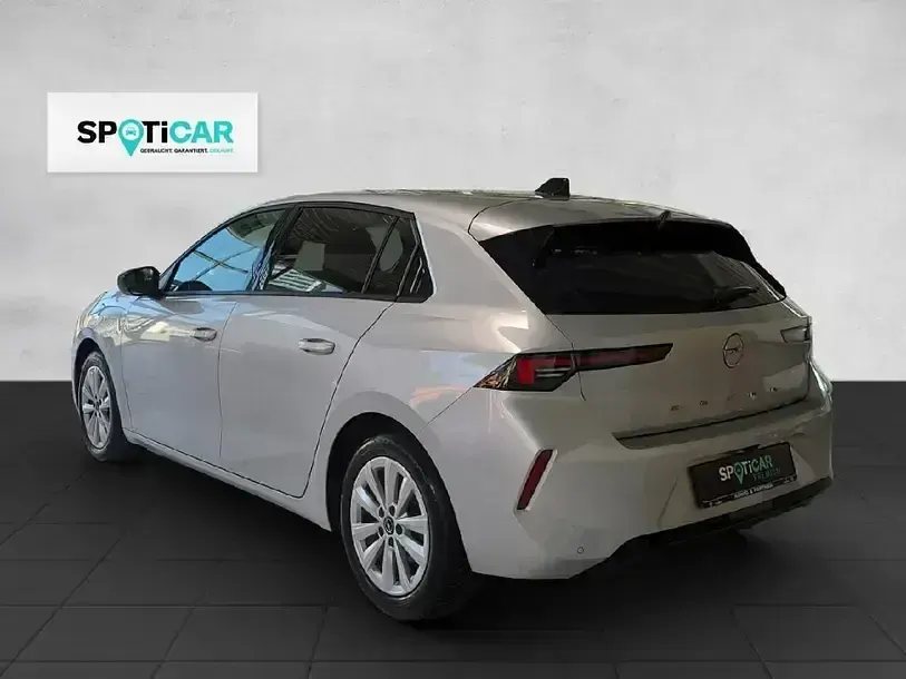 Używany Opel Astra Elegance 131 KM (96 kW) 2024 Srebrny Sedan/Limuzyna