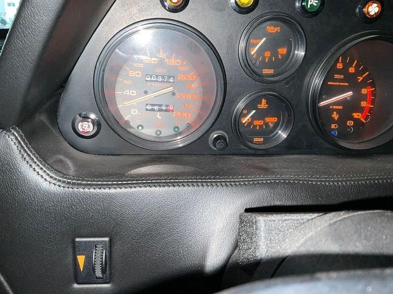 Gebraucht Ferrari 328 271 PS (199 kW) 1989 Rot Cabrio