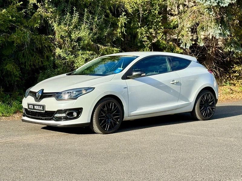 Weiß Gebraucht 2014 Renault Mégane III Bose Edition Coupé | 7.999 € (Fairer Preis) - Bild 1/4