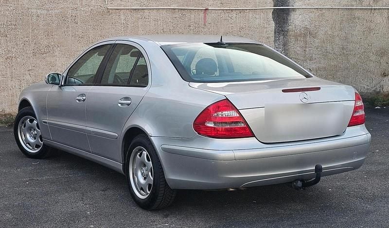 Gebraucht Mercedes E220 Classic 150 PS (110 kW) 2005 Silber Limousine