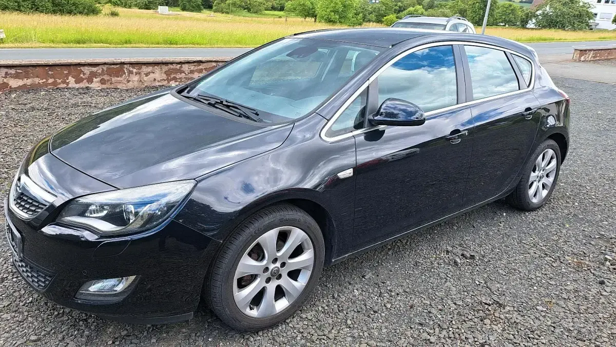 Gebraucht Opel Astra 115 PS (84 kW) 2011 Schwarz Limousine