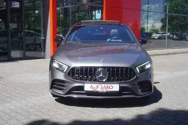 Gebraucht Mercedes A200 AMG line 163 PS (119 kW) 2020 Grau Limousine