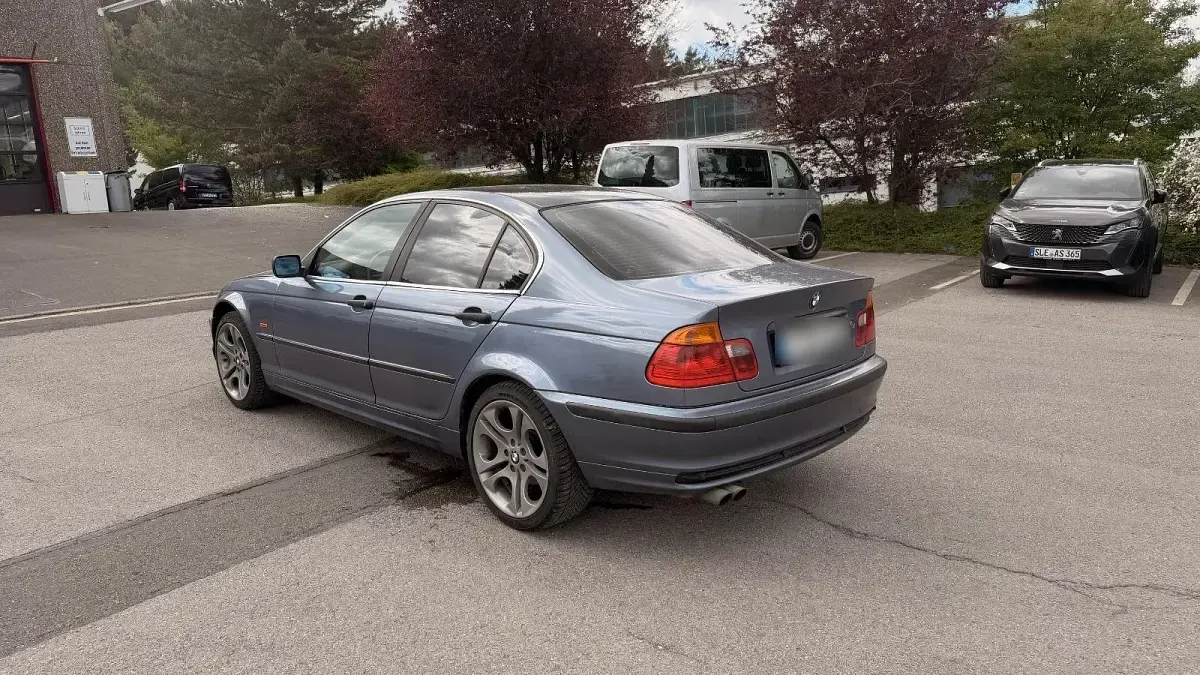Gebraucht BMW 320 Sport Line 150 PS (110 kW) 1999 Blau Limousine