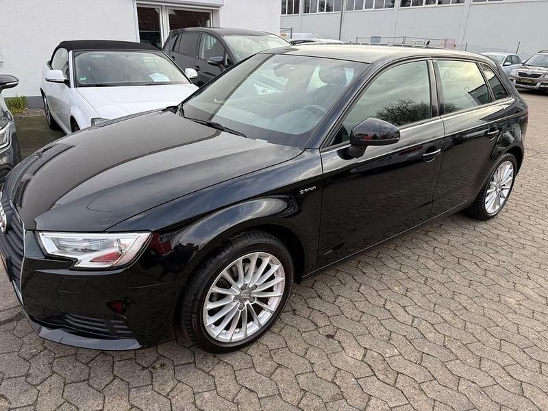Gebraucht Audi A3 Comfort 110 PS (80 kW) 2018 Schwarz Limousine