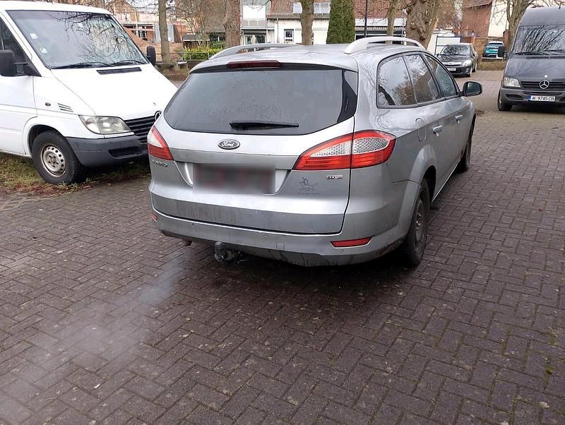 Gebraucht Ford Mondeo Titanium 140 PS (102 kW) 2010 Blau Kombi