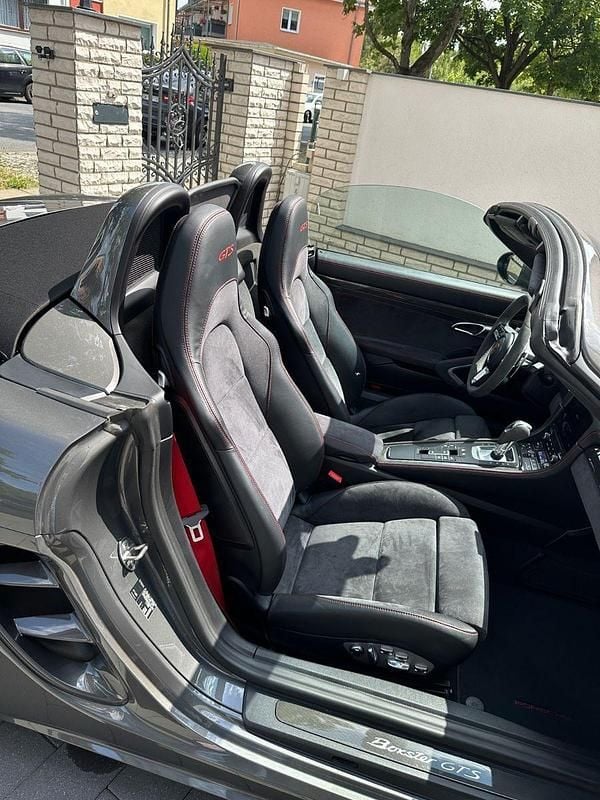 Grau Gebraucht 2018 Porsche Boxster GTS Cabrio | 65.500 € (Etwas zu teuer) - Bild 1/4