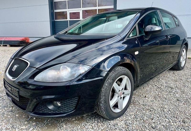 Schwarz Gebraucht 2010 Seat Leon Reference Limousine | 2.999 € (Superpreis) - Bild 1/4