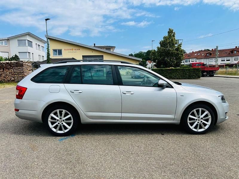 Gebraucht Skoda Octavia Joy 150 PS (110 kW) 2016 Brilliantsilber metallic Kombi