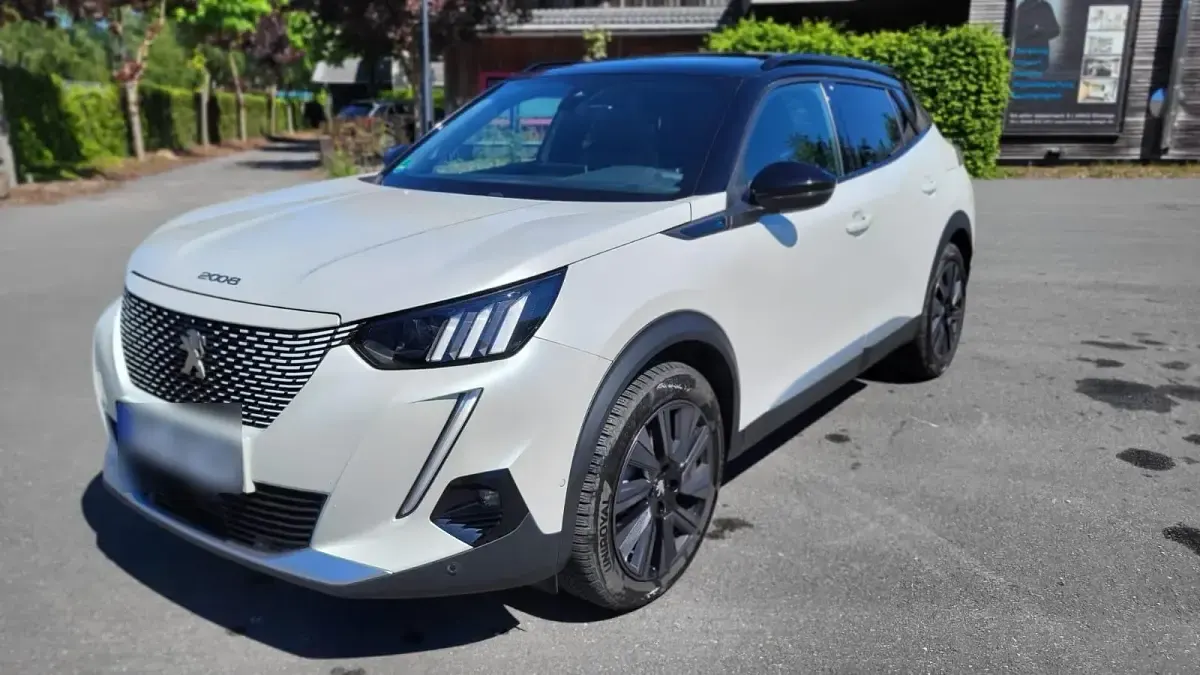 Second-hand Peugeot e-2008 GT 100 kW (136 CP) 2021 Alb SUV