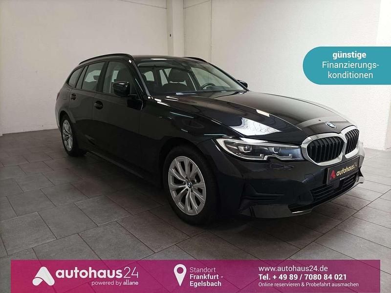 Black sapphire metallic Gebraucht 2020 BMW 320 Kombi | 19.970 € (Superpreis) - Bild 1/4