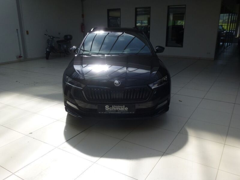 Schwarzmagic perleffekt Gebraucht 2023 Skoda Octavia SportLine Kombi | 33.990 € (Teuer) - Bild 1/4