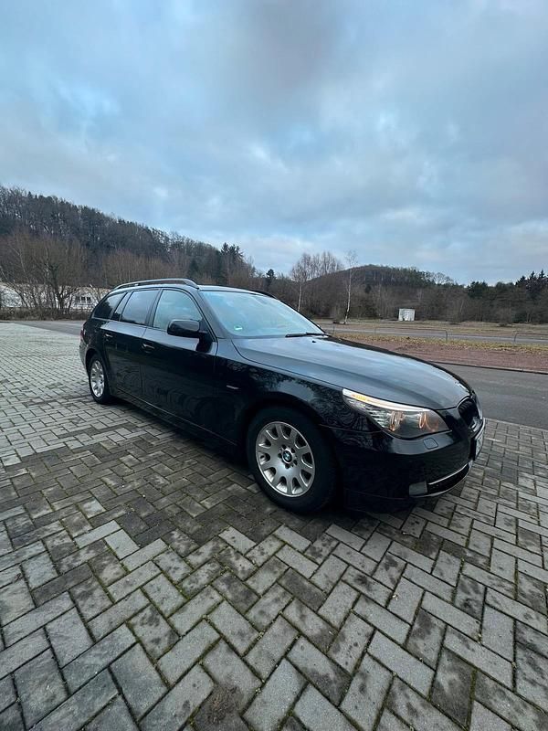 Gebraucht BMW 525 197 PS (144 kW) 2008 Schwarz Kombi