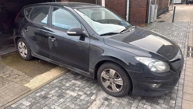 Gebraucht Hyundai i30 109 PS (80 kW) 2011 Schwarz Kombi