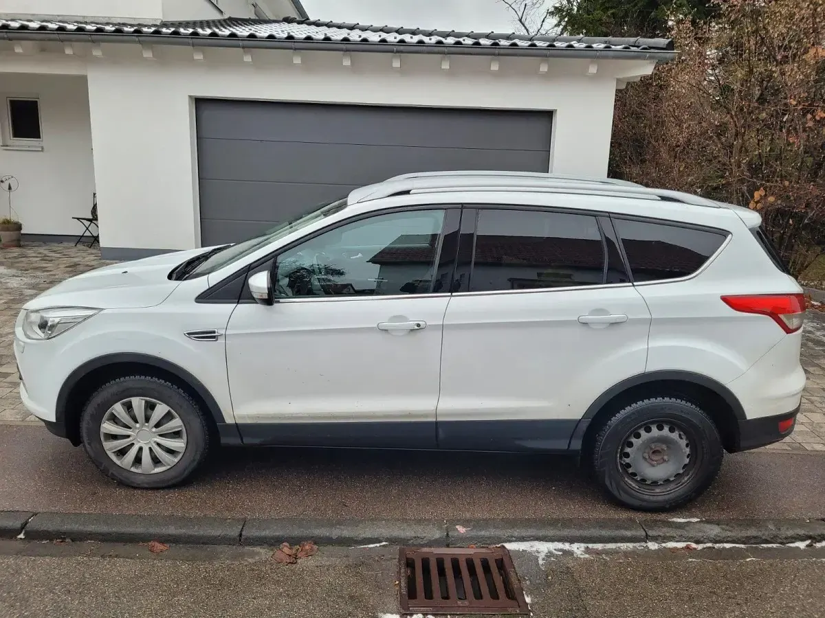 Używany Ford Kuga Trend 150 KM (110 kW) 2015 Biały SUV