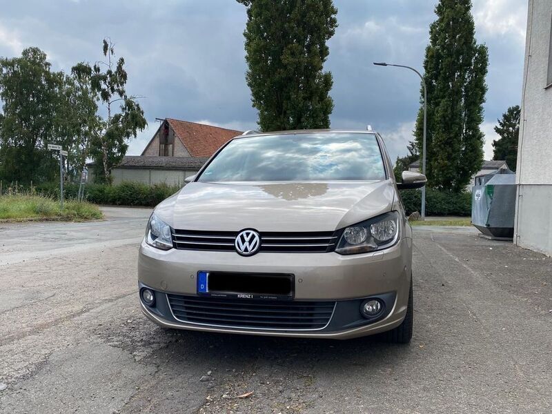 Beige Gebraucht 2014 VW Touran Life Van / Kleinbus | 9.800 € (Fairer Preis) - Bild 1/4