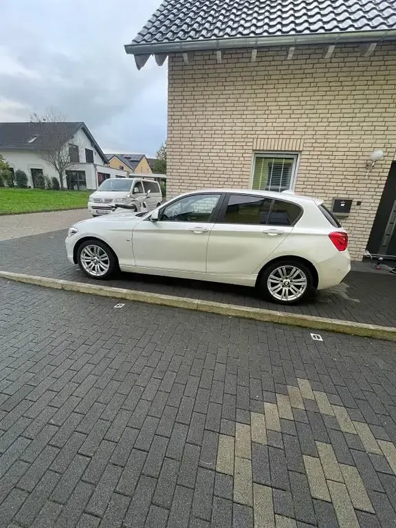 Gebraucht BMW 116 Efficient Dynamics 116 PS (85 kW) 2015 Weiß Kleinwagen