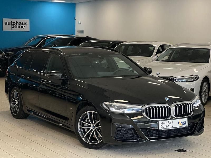 Saphirschwarz Gebraucht 2022 BMW 530 M Sport Kombi | 40.999 € (Fairer Preis) - Bild 1/4