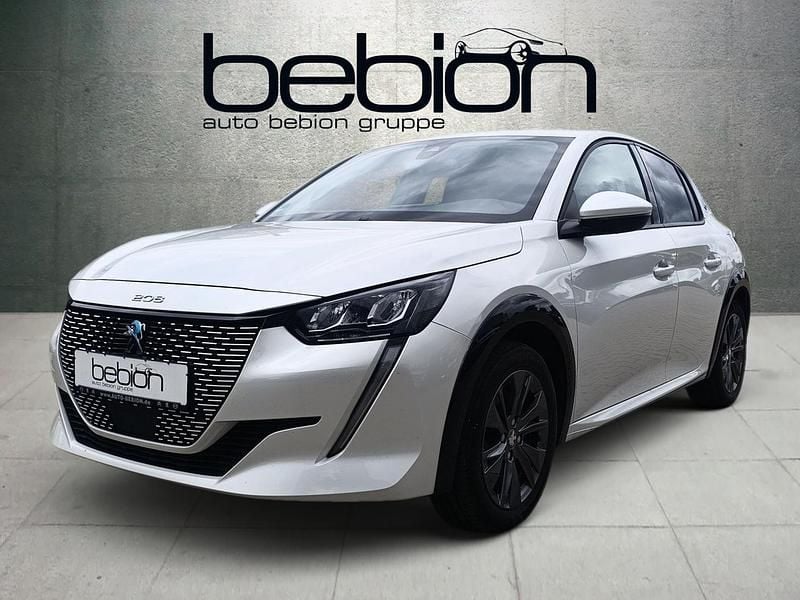 Weiß Gebraucht 2021 Peugeot e-208 Allure Kleinwagen | 15.880 € (Fairer Preis) - Bild 1/4