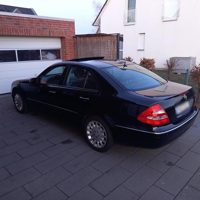 Gebraucht Mercedes E500 Elegance 306 PS (225 kW) 2003 Schwarz Limousine