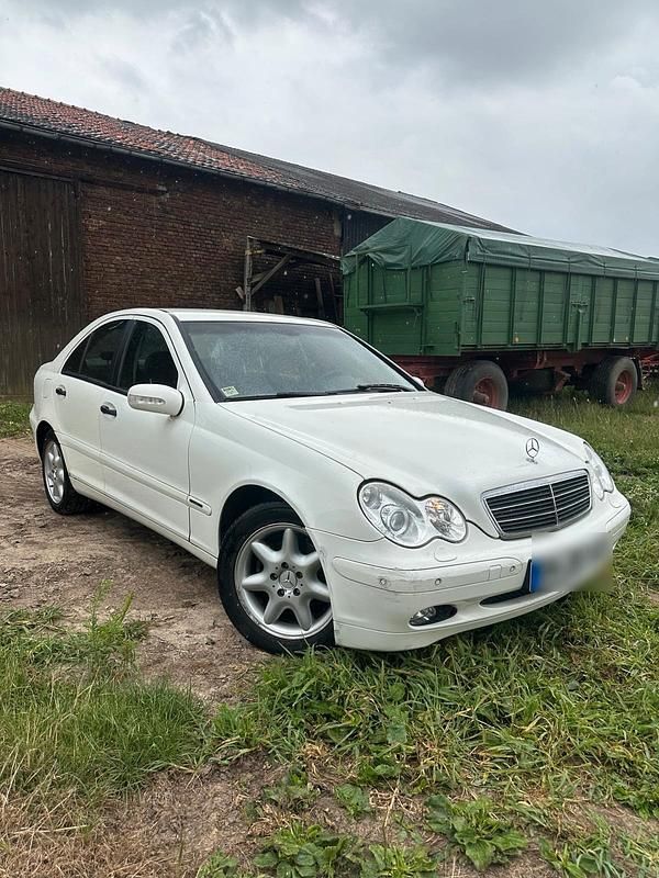 Weiß Gebraucht 2003 Mercedes C200 Kombi | 2.980 € - Bild 1/4