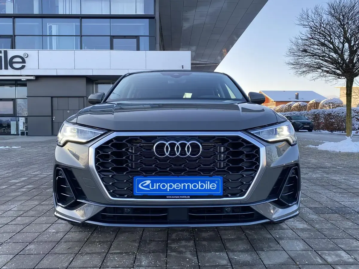 Gebraucht Audi Q3 Sportback Design 150 PS (110 kW) 2022 Chronosgrau metallic/grau SUV