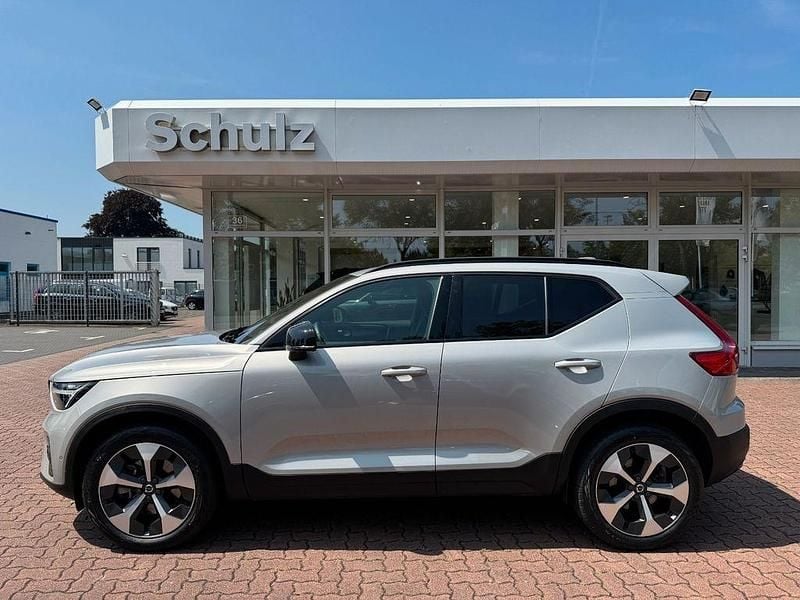 Silber Gebraucht 2024 Volvo XC40 Plus SUV | 36.850 € (Fairer Preis) - Bild 1/4