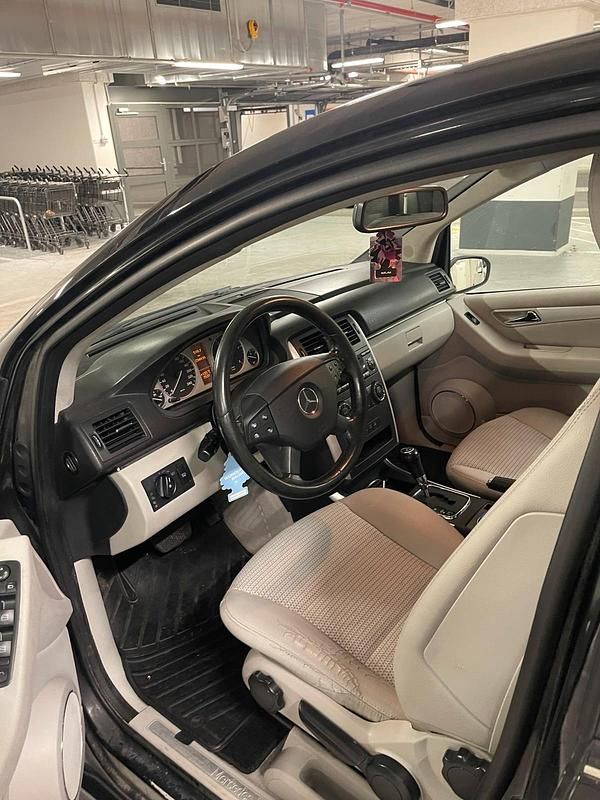 Gebraucht Mercedes B180 109 PS (80 kW) 2007 Schwarz Van / Kleinbus