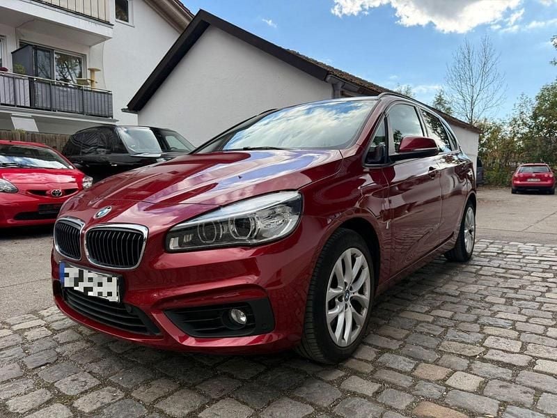 Rot Gebraucht 2017 BMW 225 Active Tourer Advantage Van / Kleinbus | 11.990 € (Guter Preis) - Bild 1/4