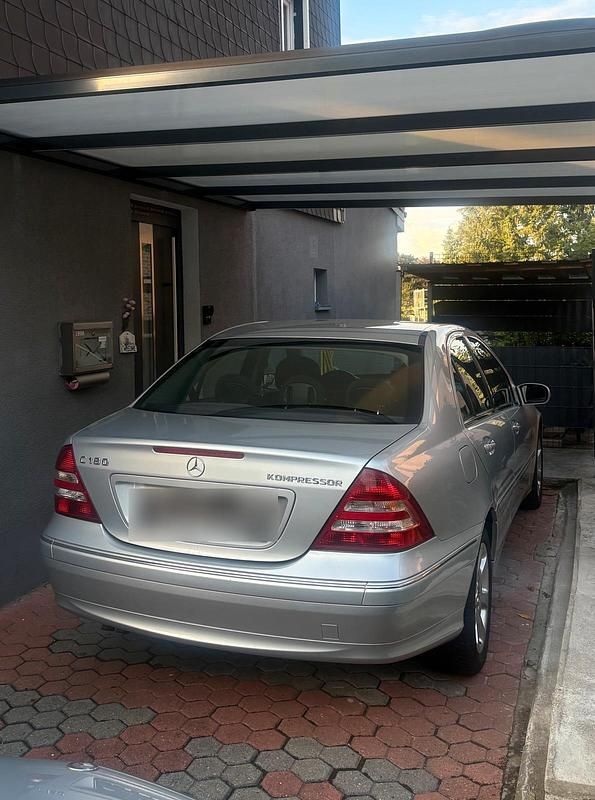 Silber Gebraucht 2006 Mercedes C180 Elegance Limousine | 3.999 € (Fairer Preis) - Bild 1/2