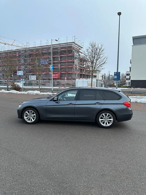 Gebraucht BMW 318 143 PS (105 kW) 2014 Grau Kombi
