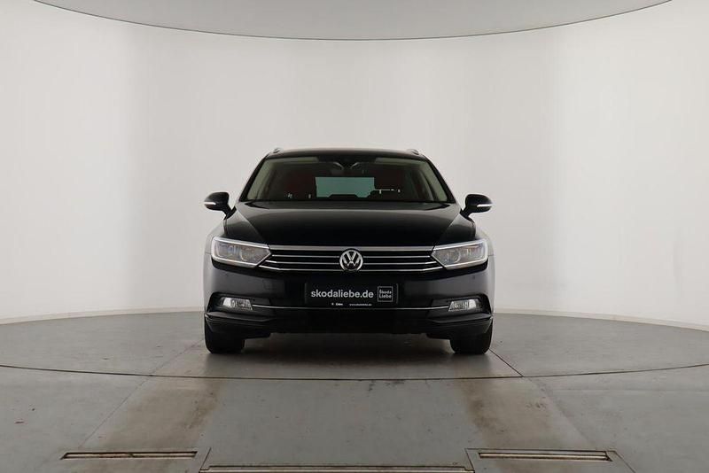 Gebraucht VW Passat Comfortline 150 PS (110 kW) 2019 Deep black perleffekt Kombi
