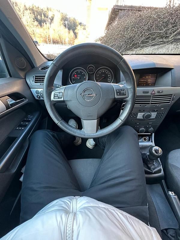 Blau Gebraucht 2007 Opel Astra Kombi | 798 € (Guter Preis) - Bild 1/4