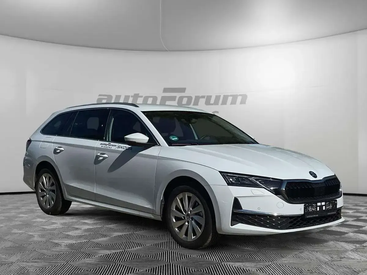 Gebraucht Skoda Octavia Exclusive 150 PS (110 kW) 2024 Moon weiß perleffekt Kombi