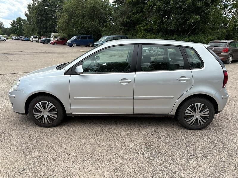 Gebraucht VW Polo Trendline 64 PS (47 kW) 2007 Silber Limousine