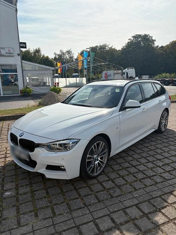 Weiß Gebraucht 2016 BMW 330 M Sport Kombi | 19.800 € (Guter Preis) - Bild 1/4